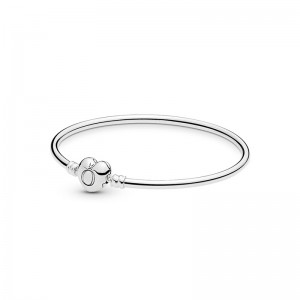 Pandora Moments Bracciale Rigido in Argento con Chiusura a Cuore