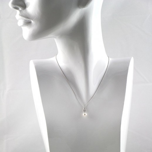 Collana Crivelli in Oro Bianco e Diamanti con Ciondolo a Fiocco di Neve e Perla